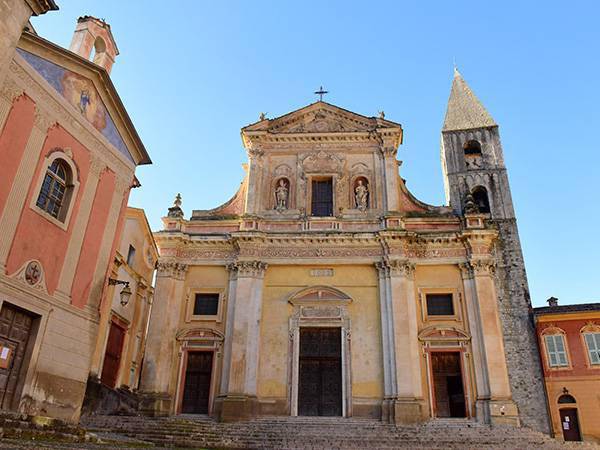 Sospel - Cathedrale saint-michel ©Drone de Regard