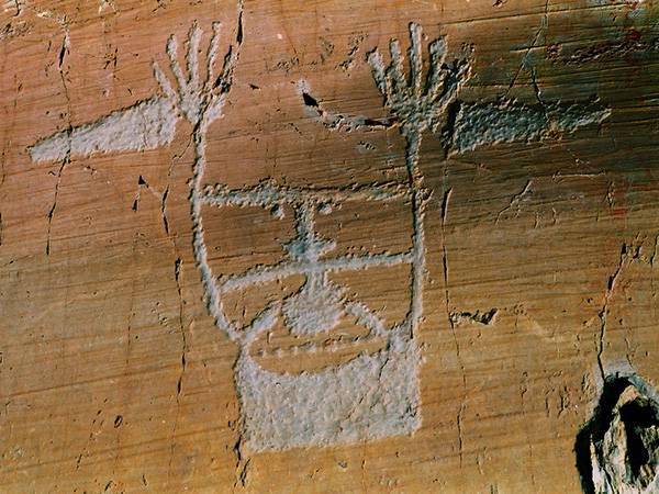 Tende - Gravures rupestres - Sorcier ©Drone de Regard