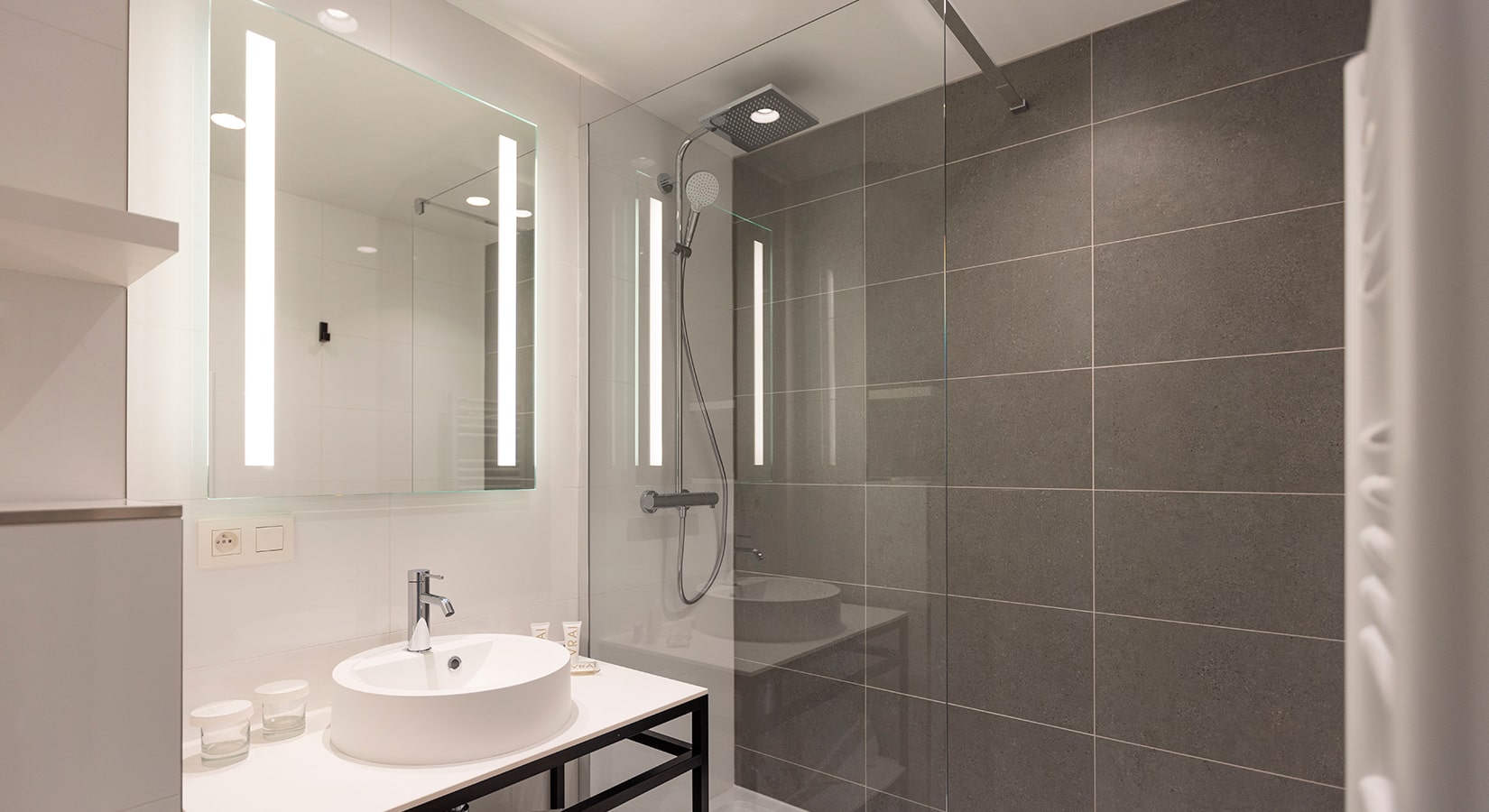 Book Double Room Sea View in Menton