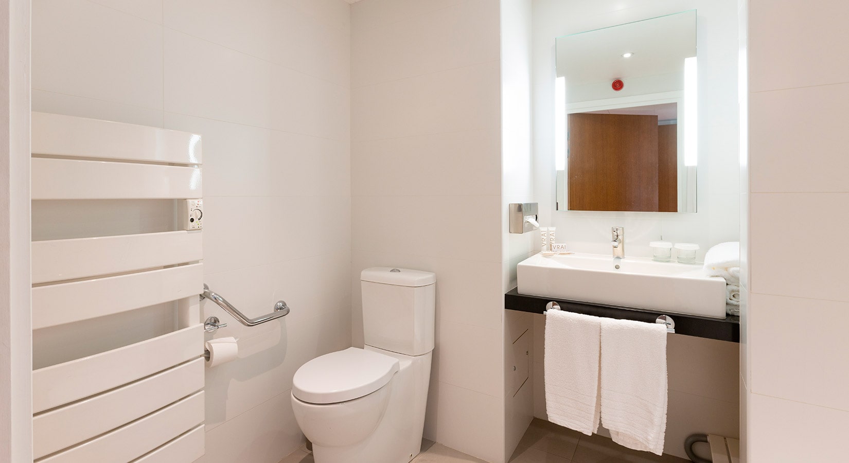 Prenotare Camera Doppia Vista Montagna senza balcone a Menton